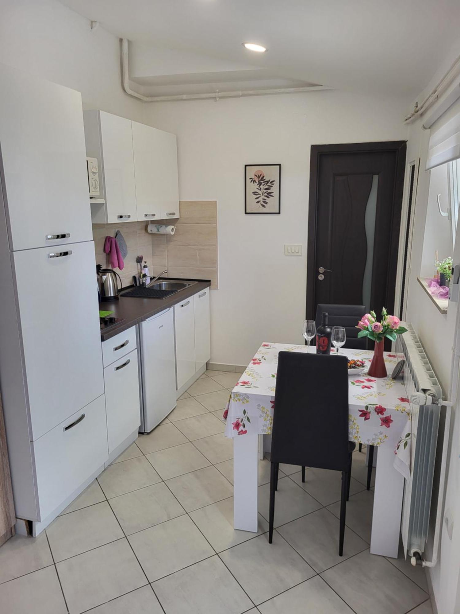 Studio Apartment City With Free Parking Pula Ngoại thất bức ảnh